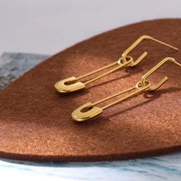 ⭐️Gold plated pin drop dangle earrings - Picture 4 of 5